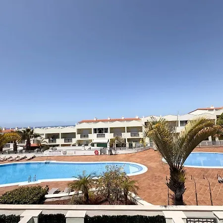 Modern Townhouse With Pool Access فيلة